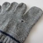 【ショック!】買ったばかりのユニクロ 5本指ソックス 2足目にも穴があいた!
