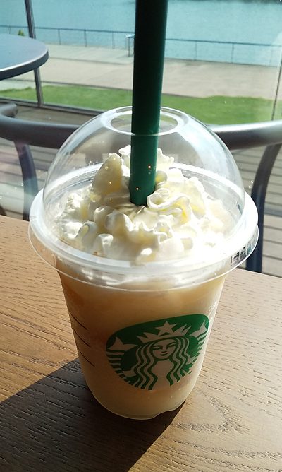 スタバ ジューシー ピーチ フラペチーノを飲んでみた